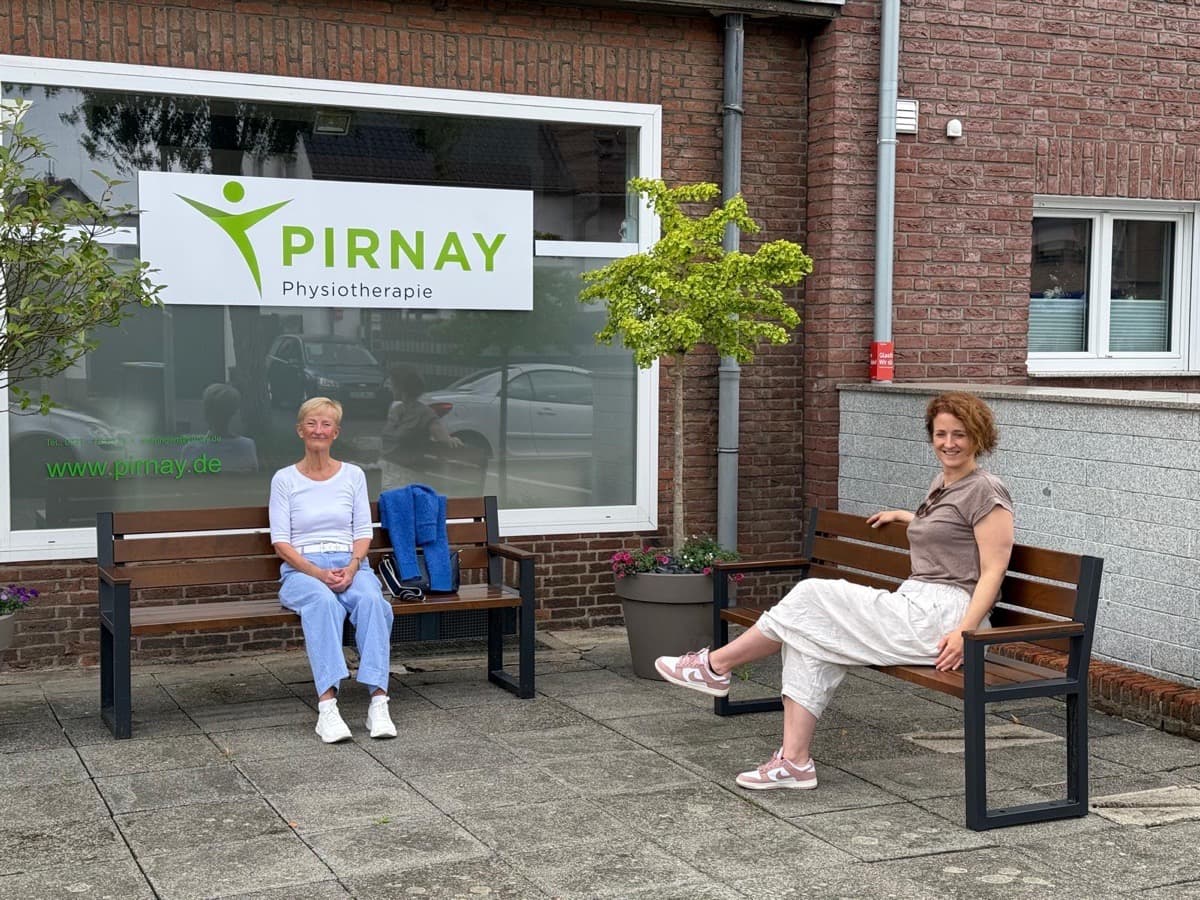 Physio Pirnay Köln Worringen - Moderner Praxiseingang